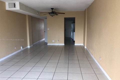 Copropriété à vendre à North Miami Beach, Floride: 1 chambre, 80.36 m2 № 1328246 - photo 2