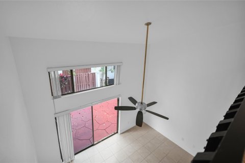 Townhouse in Miami Gardens, Florida 3 bedrooms, 146.6 sq.m. № 1227024 - photo 5