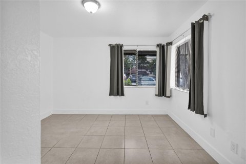 Townhouse in Miami Gardens, Florida 3 bedrooms, 146.6 sq.m. № 1227024 - photo 11