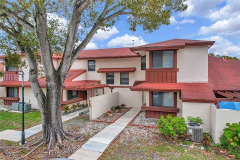 Touwnhouse à vendre à Miami Gardens, Floride: 3 chambres, 146.6 m2 № 1227024 - photo 1