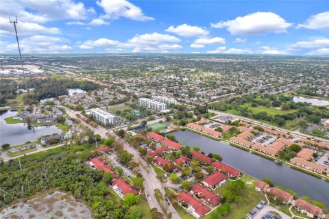 Touwnhouse à vendre à Miami Gardens, Floride: 3 chambres, 146.6 m2 № 1227024 - photo 2