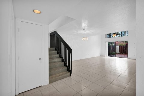 Touwnhouse à vendre à Miami Gardens, Floride: 3 chambres, 146.6 m2 № 1227024 - photo 9