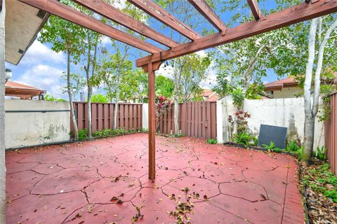 Townhouse in Miami Gardens, Florida 3 bedrooms, 146.6 sq.m. № 1227024 - photo 4