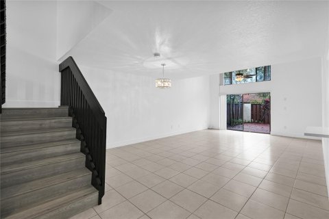 Touwnhouse à vendre à Miami Gardens, Floride: 3 chambres, 146.6 m2 № 1227024 - photo 8