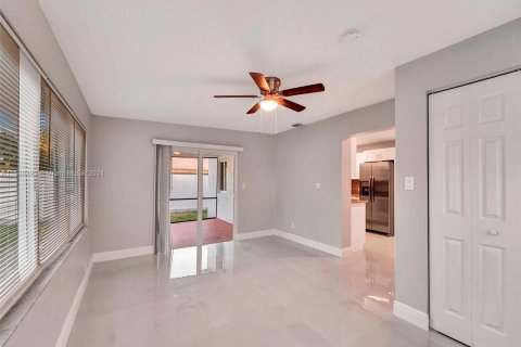 Casa en venta en Hollywood, Florida, 3 dormitorios, 106.19 m2 № 1029042 - foto 22