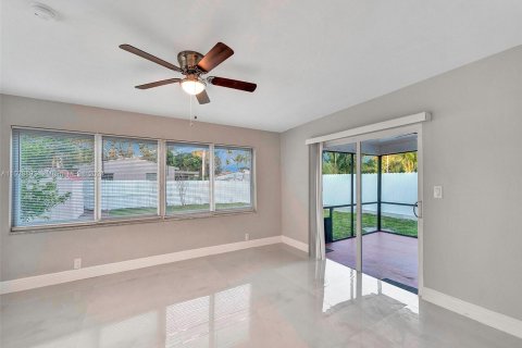 House in Hollywood, Florida 3 bedrooms, 106.19 sq.m. № 1029042 - photo 21