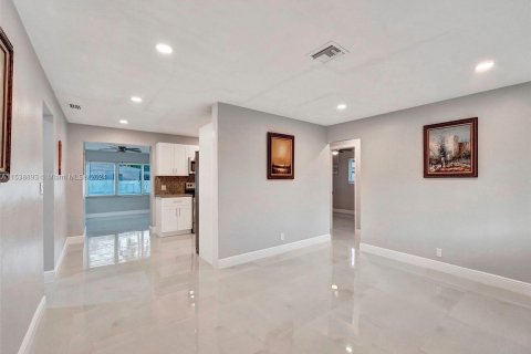 Casa en venta en Hollywood, Florida, 3 dormitorios, 106.19 m2 № 1029042 - foto 12