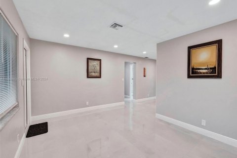 Casa en venta en Hollywood, Florida, 3 dormitorios, 106.19 m2 № 1029042 - foto 13