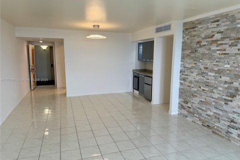 Condo in Hallandale Beach, Florida, 2 bedrooms  № 1399415 - photo 3