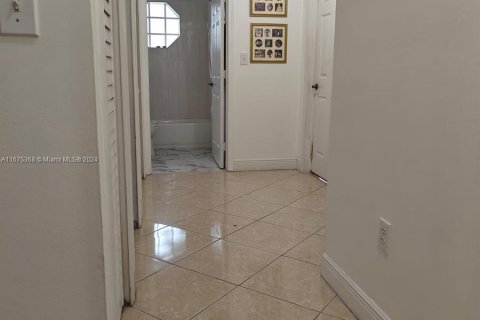 Casa en venta en Miami, Florida, 3 dormitorios, 216.83 m2 № 1399417 - foto 28