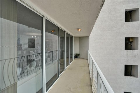 Copropriété à vendre à North Bay Village, Floride: 2 chambres, 95.69 m2 № 1399416 - photo 15