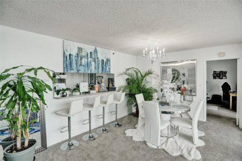 Condominio en venta en North Bay Village, Florida, 2 dormitorios, 95.69 m2 № 1399416 - foto 4