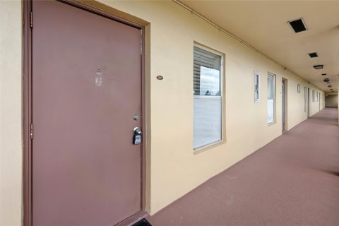 Condominio en venta en Tamarac, Florida, 1 dormitorio, 61.32 m2 № 1076847 - foto 11