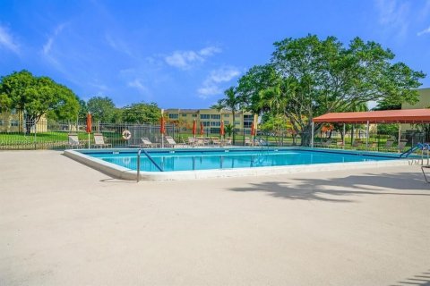 Condominio en venta en Tamarac, Florida, 1 dormitorio, 61.32 m2 № 1076847 - foto 1
