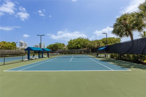 Casa en venta en Hollywood, Florida, 3 dormitorios, 281.68 m2 № 1047910 - foto 1