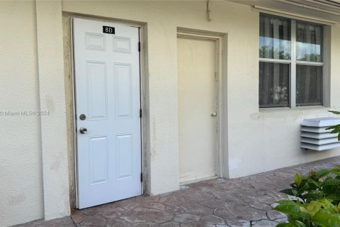 Condo in Hallandale Beach, Florida, 1 bedroom  № 1384095 - photo 5