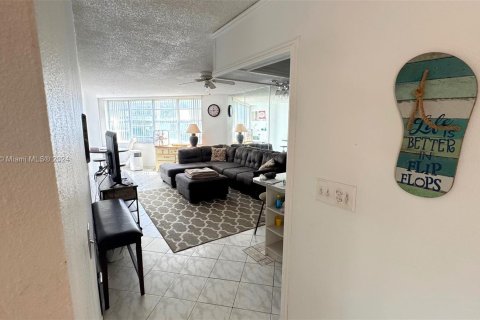 Copropriété à vendre à Hallandale Beach, Floride: 1 chambre, 81.57 m2 № 1384095 - photo 14