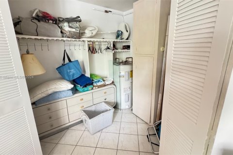 Copropriété à vendre à Hallandale Beach, Floride: 1 chambre, 81.57 m2 № 1384095 - photo 11