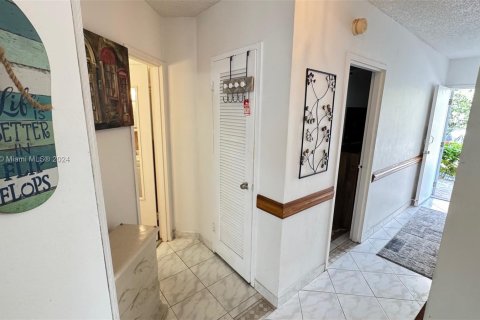 Copropriété à vendre à Hallandale Beach, Floride: 1 chambre, 81.57 m2 № 1384095 - photo 12