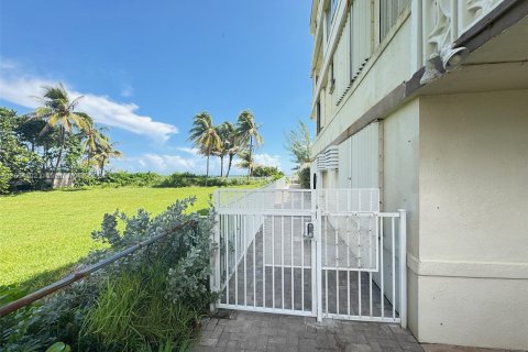 Condo in Hallandale Beach, Florida, 1 bedroom  № 1384095 - photo 20