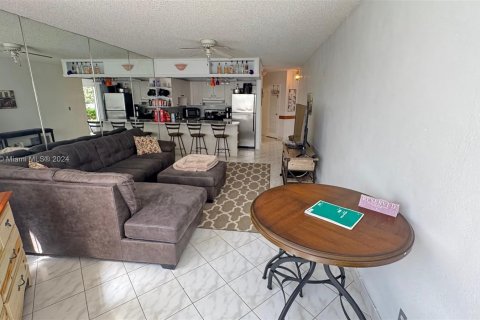 Condominio en venta en Hallandale Beach, Florida, 1 dormitorio, 81.57 m2 № 1384095 - foto 16