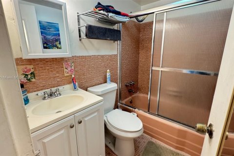 Copropriété à vendre à Hallandale Beach, Floride: 1 chambre, 81.57 m2 № 1384095 - photo 13