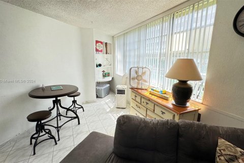 Condominio en venta en Hallandale Beach, Florida, 1 dormitorio, 81.57 m2 № 1384095 - foto 15