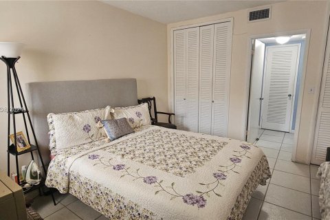 Condo in North Miami Beach, Florida, 1 bedroom  № 1384094 - photo 6