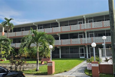 Condo in North Miami Beach, Florida, 1 bedroom  № 1384094 - photo 1