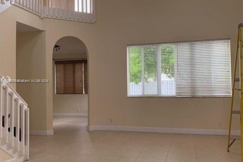 House in Weston, Florida 4 bedrooms, 225.2 sq.m. № 1067448 - photo 2