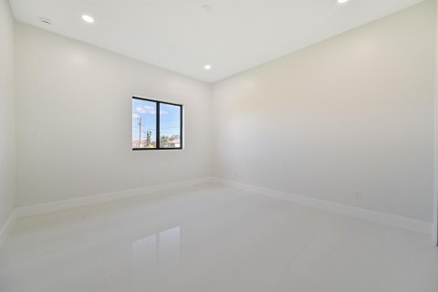 Casa en venta en Cape Coral, Florida, 4 dormitorios, 203.83 m2 № 1018135 - foto 7