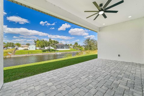 Casa en venta en Cape Coral, Florida, 4 dormitorios, 203.83 m2 № 1018135 - foto 28