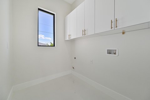 Casa en venta en Cape Coral, Florida, 4 dormitorios, 203.83 m2 № 1018135 - foto 11