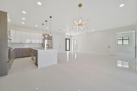 Casa en venta en Cape Coral, Florida, 4 dormitorios, 203.83 m2 № 1018135 - foto 19