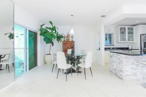 Casa en venta en Miami Beach, Florida, 4 dormitorios, 173.36 m2 № 1410708 - foto 5