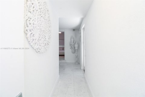 Casa en venta en Miami Beach, Florida, 4 dormitorios, 173.36 m2 № 1410708 - foto 13