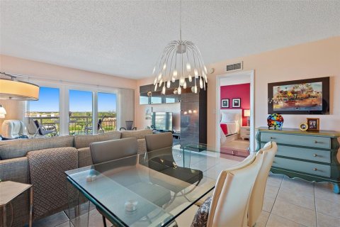 Condo in Saint Petersburg, Florida, 1 bedroom  № 1357956 - photo 13