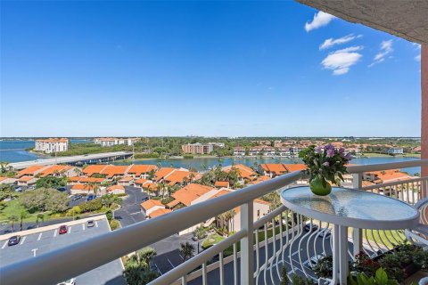 Condo in Saint Petersburg, Florida, 1 bedroom  № 1357956 - photo 23