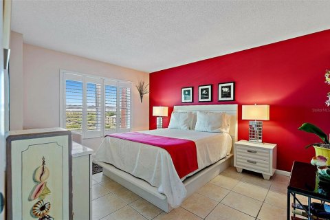 Condo in Saint Petersburg, Florida, 1 bedroom  № 1357956 - photo 17