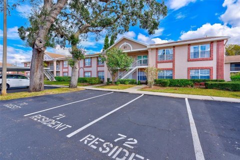 Condo in New Port Richey, Florida, 2 bedrooms  № 1436792 - photo 1