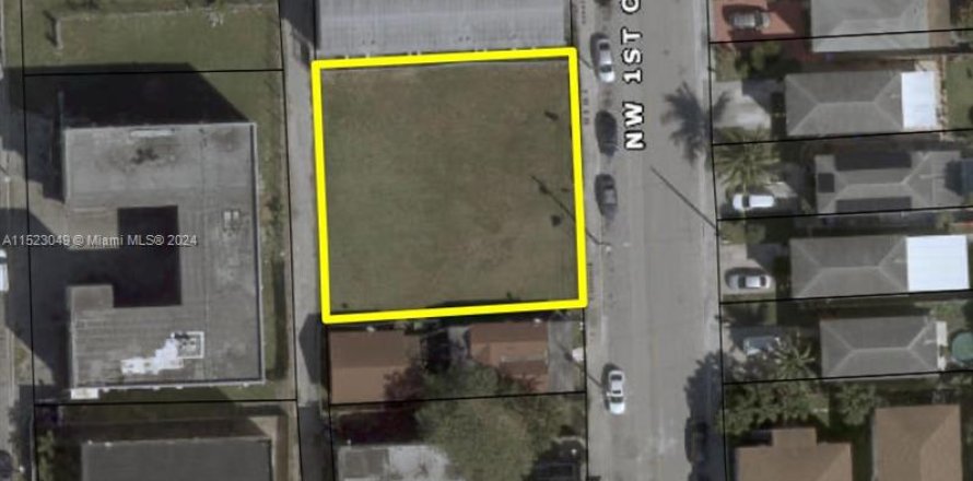 Commercial property in Miami, Florida № 1037394