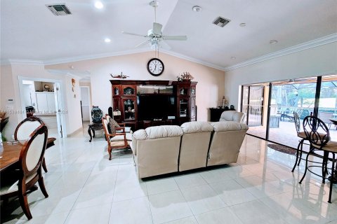 Casa en venta en Tamarac, Florida, 3 dormitorios, 172.98 m2 № 1037365 - foto 4