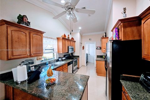 Villa ou maison à vendre à Tamarac, Floride: 3 chambres, 172.98 m2 № 1037365 - photo 11