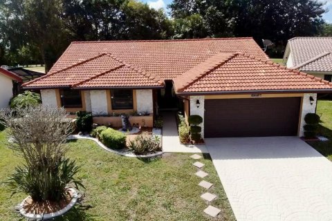 Casa en venta en Tamarac, Florida, 3 dormitorios, 172.98 m2 № 1037365 - foto 2