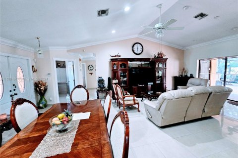 Villa ou maison à vendre à Tamarac, Floride: 3 chambres, 172.98 m2 № 1037365 - photo 6