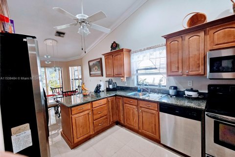 Villa ou maison à vendre à Tamarac, Floride: 3 chambres, 172.98 m2 № 1037365 - photo 9