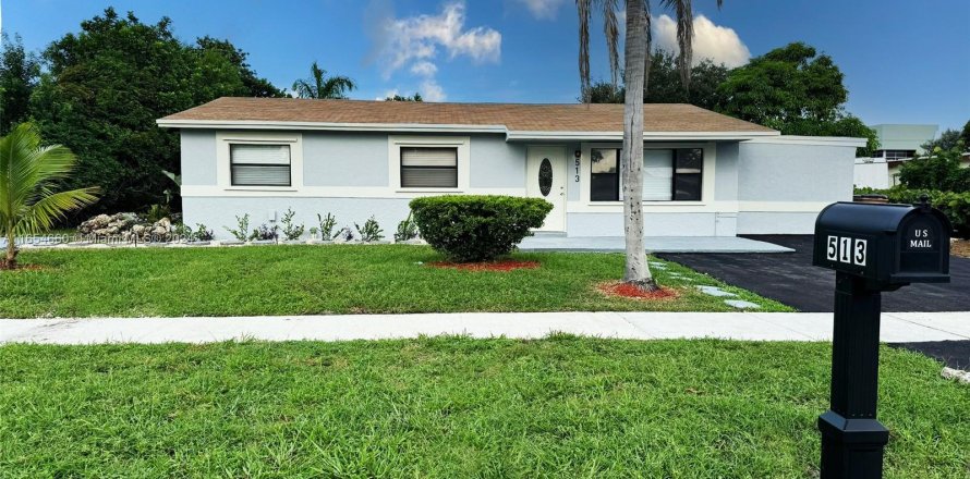 House in Deerfield Beach, Florida 4 bedrooms, 126.72 sq.m. № 1352159