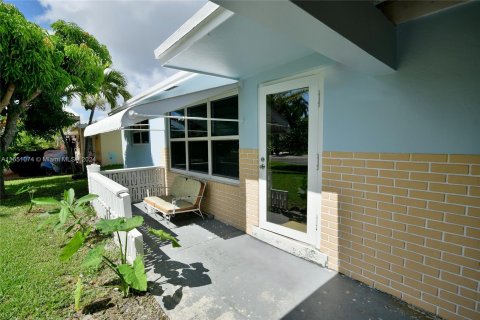 Casa en venta en Dania Beach, Florida, 3 dormitorios, 110.55 m2 № 1352122 - foto 3