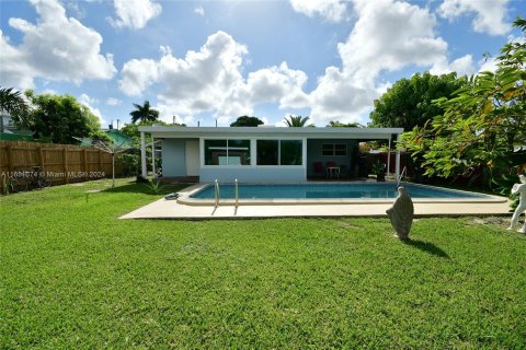 House in Dania Beach, Florida 3 bedrooms, 110.55 sq.m. № 1352122 - photo 24