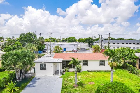 Villa ou maison à vendre à Fort Lauderdale, Floride: 4 chambres, 134.06 m2 № 1352158 - photo 2